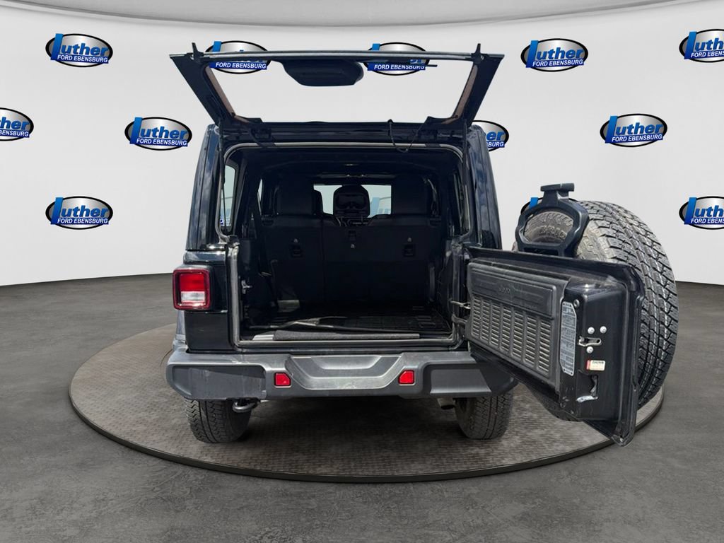 Used 2021 Jeep Wrangler Unlimited Sahara AWD/4WD image 5