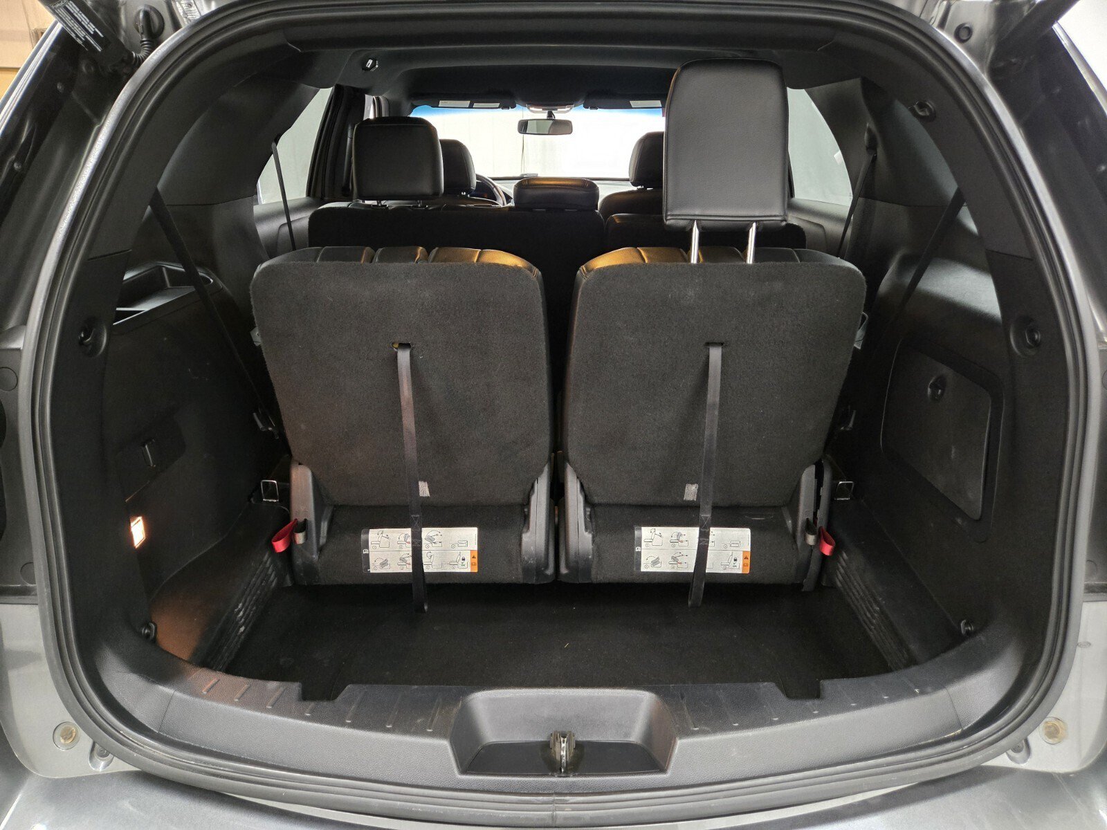 Used 2017 Ford Explorer XLT w/ Equipment Group 202A FWD image 11
