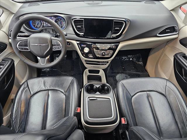 Used 2022 Chrysler Pacifica Touring-L image 17
