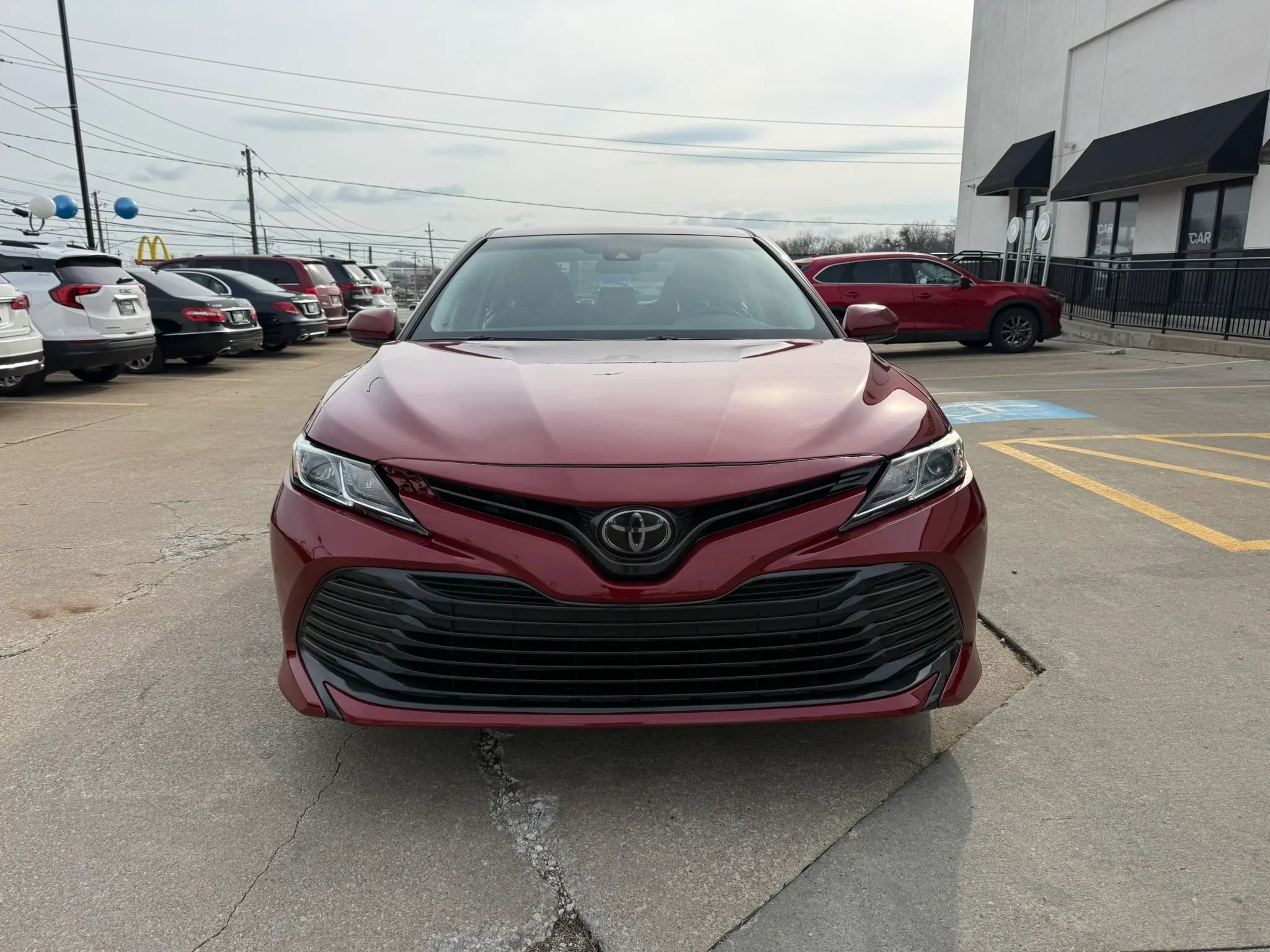 Used 2020 Toyota Camry LE image 2