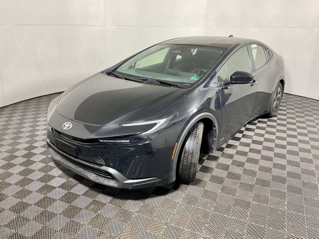 Used 2025 Toyota Prius LE image 9
