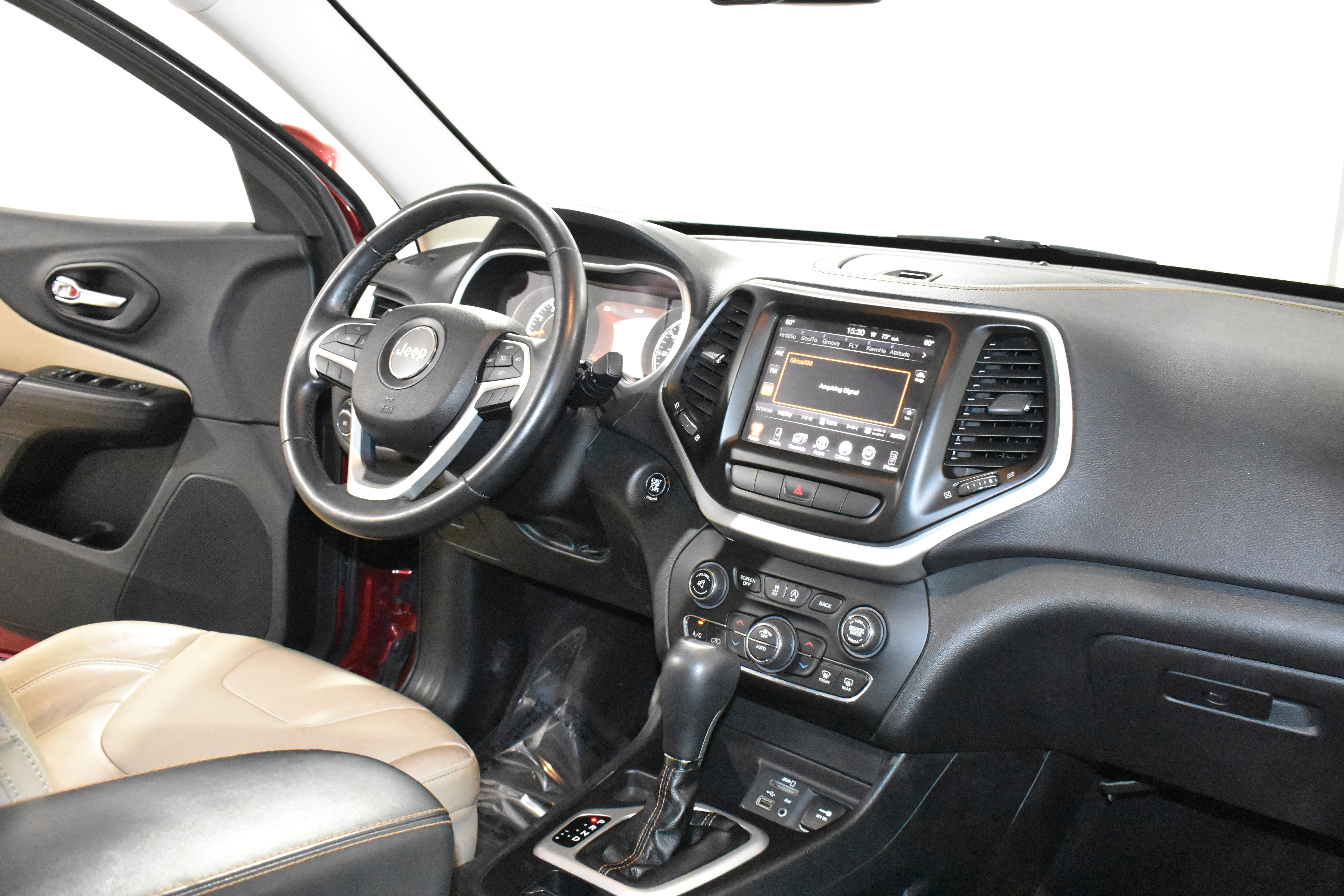 Used 2015 Jeep Cherokee Limited image 33