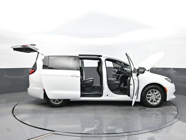 New 2025 Chrysler Voyager LX FWD image 64