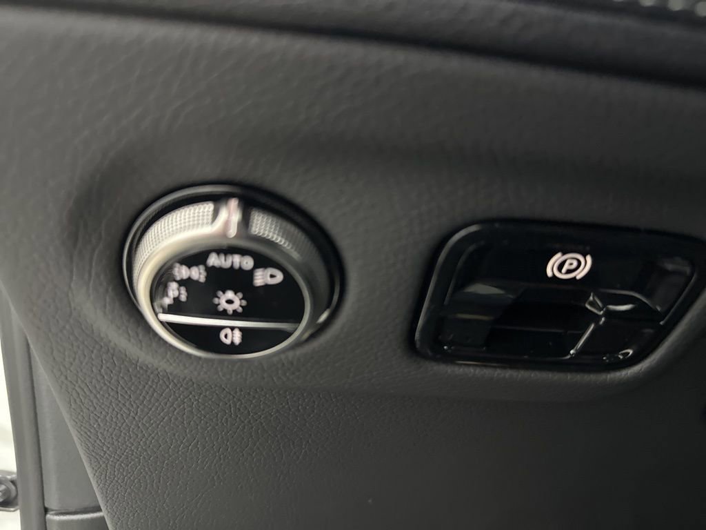 Used 2026 Mercedes-Benz EQE 320 4MATIC SUV image 18