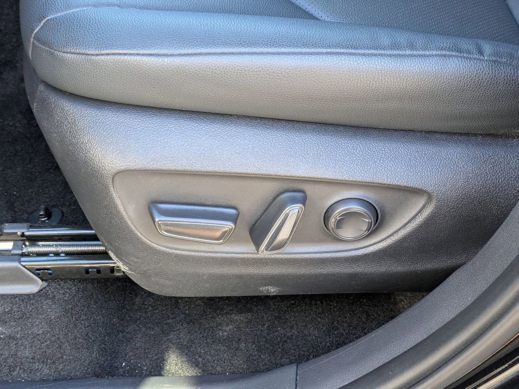 Used 2025 Toyota Grand Highlander AWD image 16