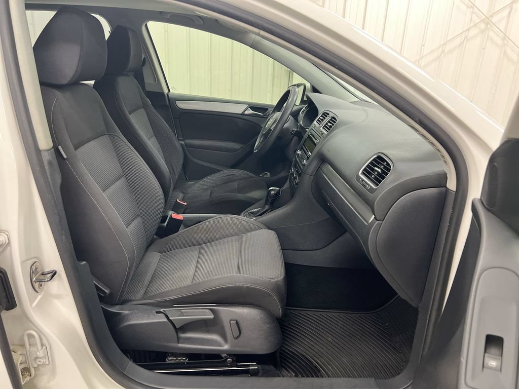 Used 2011 Volkswagen Golf 4-Door FWD image 20