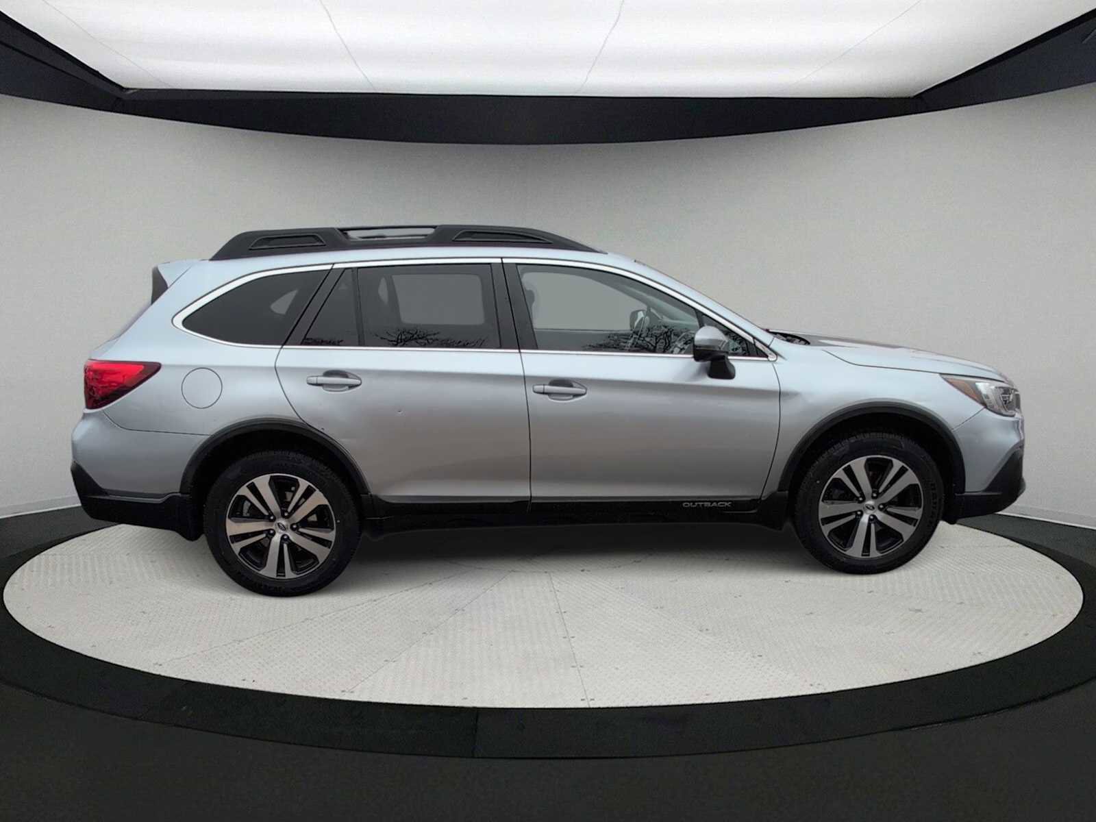 Used 2018 Subaru Outback 2.5i Limited image 9