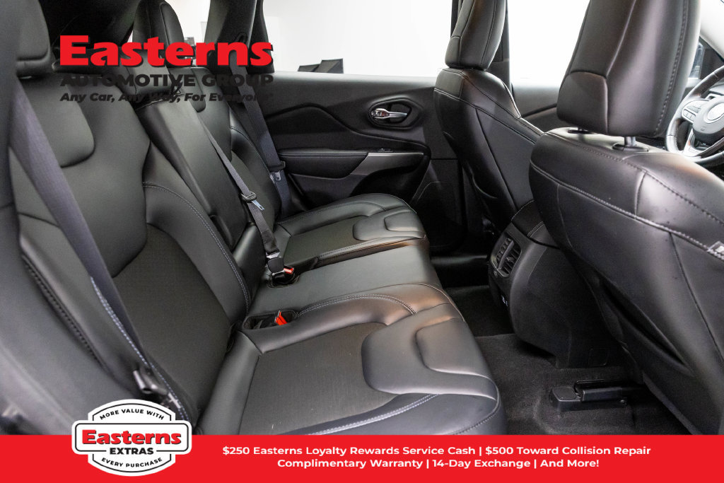 Used 2021 Jeep Cherokee Latitude Plus AWD/4WD image 24