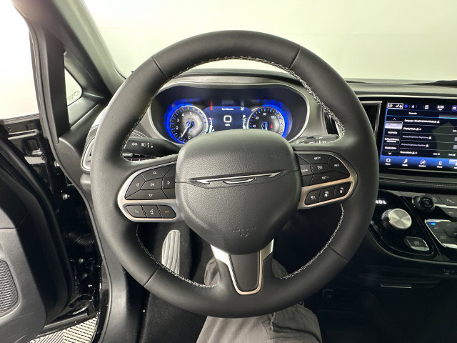 New 2027 Chrysler Pacifica Select FWD image 14