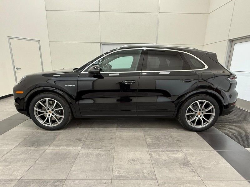 New 2026 Porsche Cayenne E-Hybrid AWD/4WD image 2