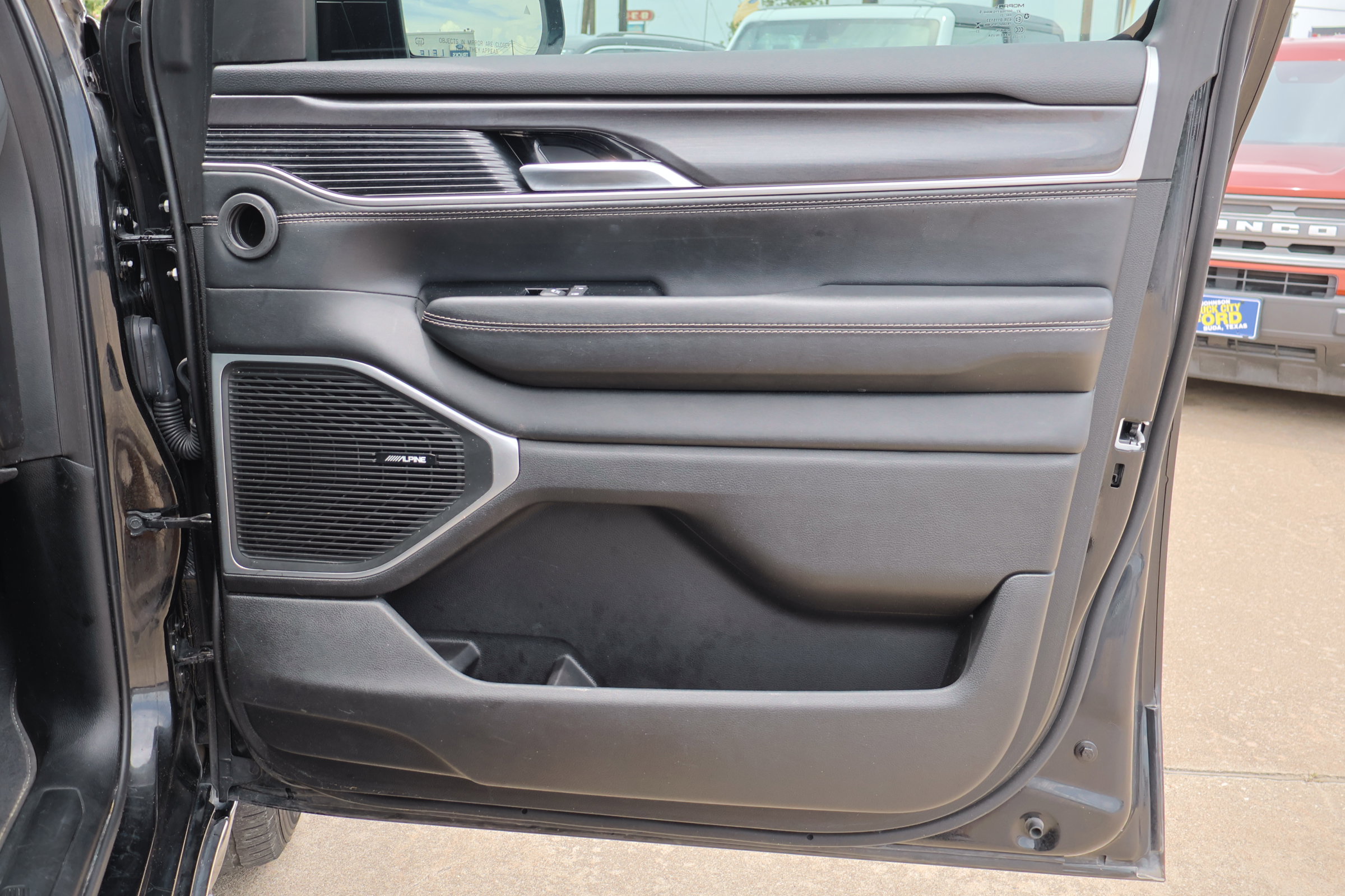 Used 2023 Jeep Wagoneer 4WD image 40