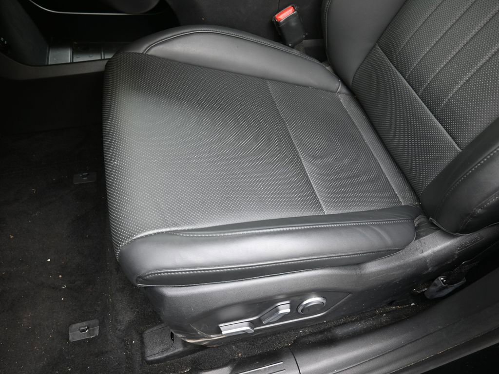 Certified 2025 Hyundai Santa Fe SEL image 22