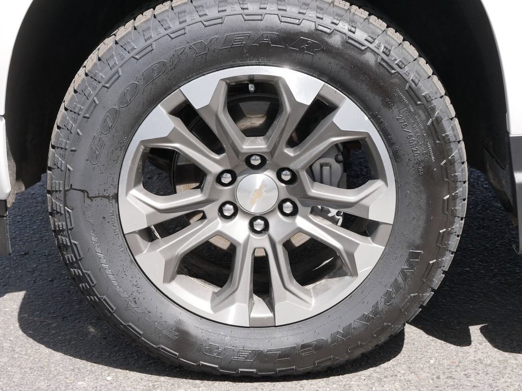 Used 2024 Chevrolet Silverado 1500 High Country w/ Technology Package AWD/4WD image 12