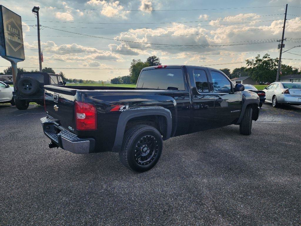 Used 2007 Chevrolet Silverado 1500 LT w/ 1LT Convenience Package AWD/4WD image 4