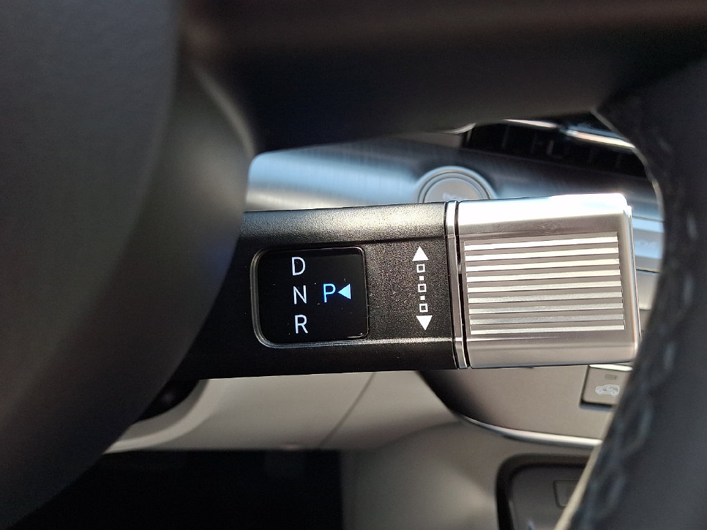 Used 2024 Hyundai Kona Limited AWD/4WD image 16