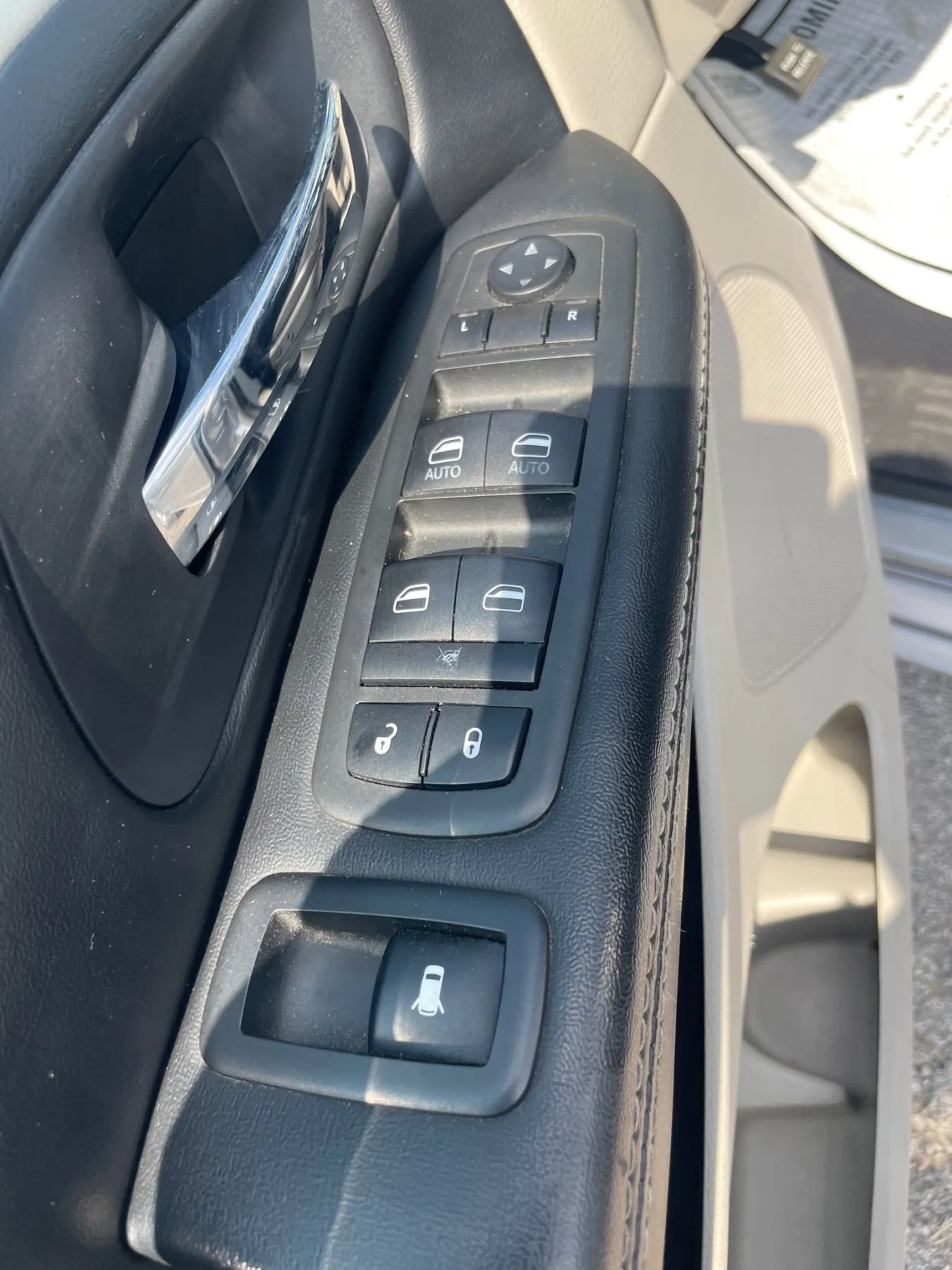 Used 2019 Dodge Grand Caravan SXT FWD image 18