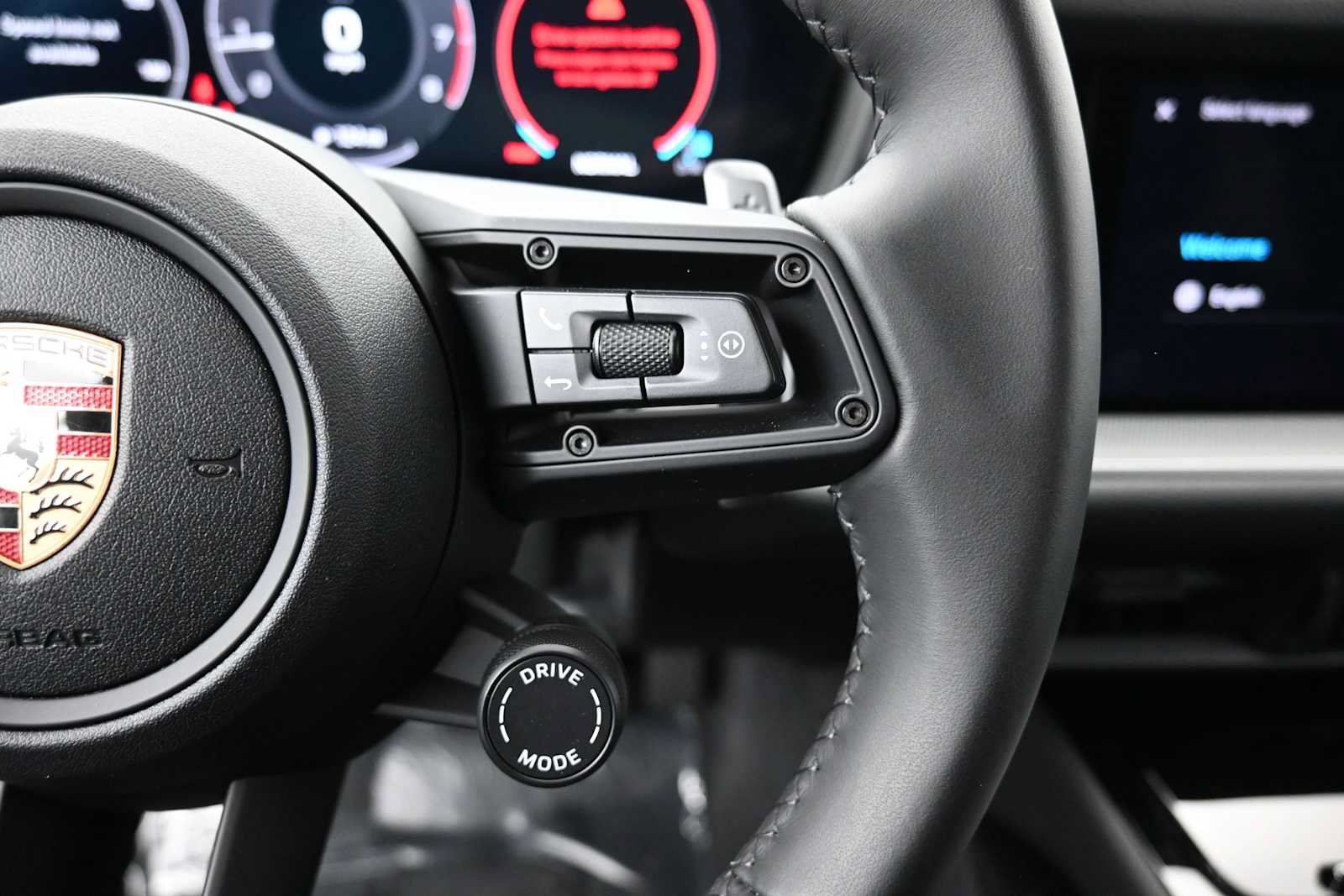 Certified 2025 Porsche Cayenne AWD/4WD image 8