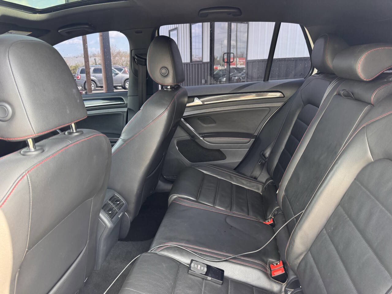 Used 2015 Volkswagen GTI SE image 15