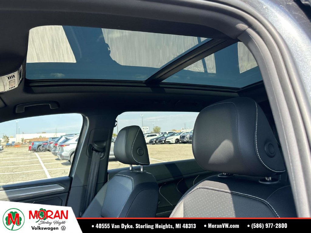 Used 2024 Volkswagen Tiguan SE R-Line AWD/4WD image 22