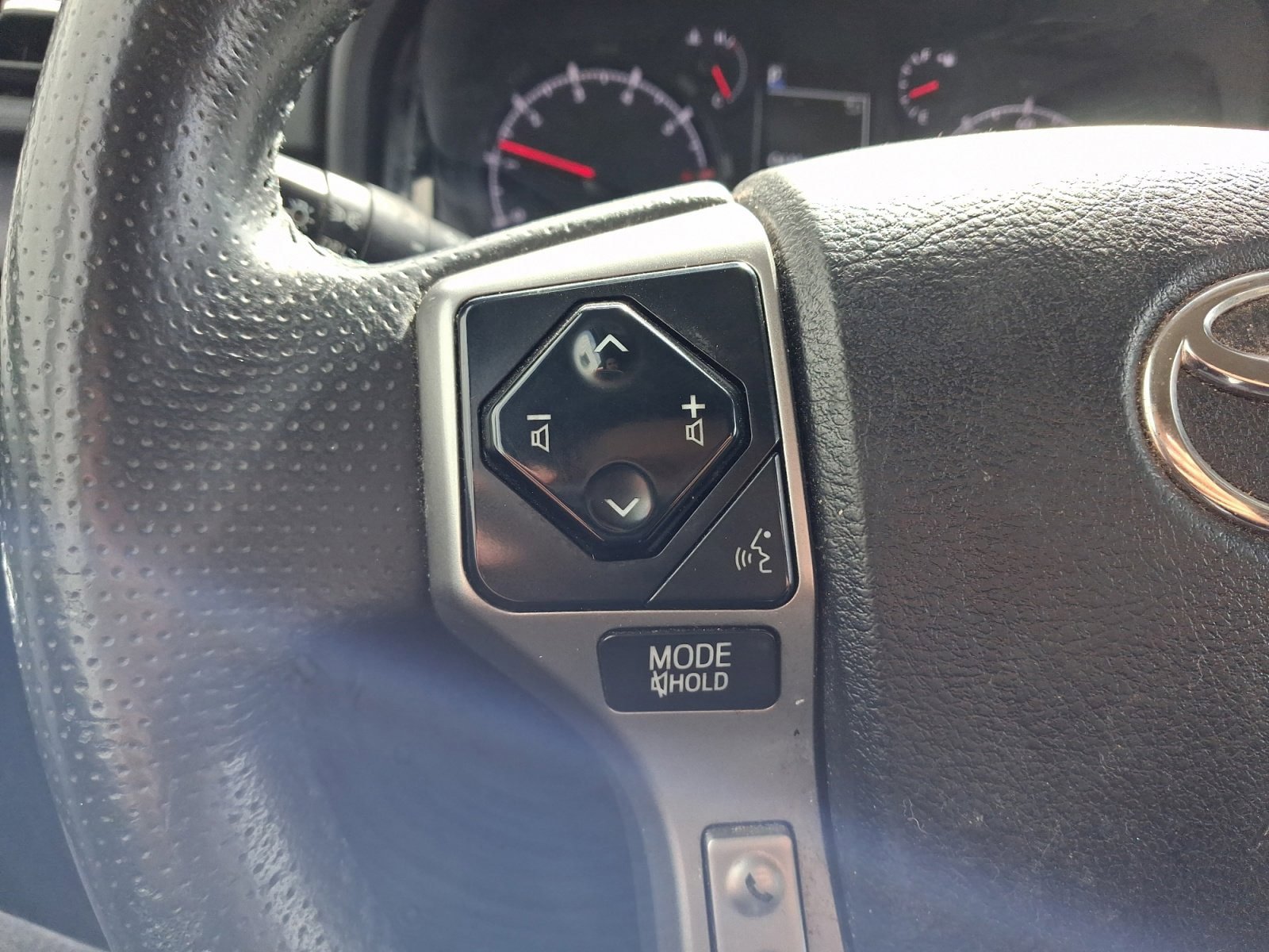 Used 2022 Toyota 4Runner SR5 AWD/4WD image 25