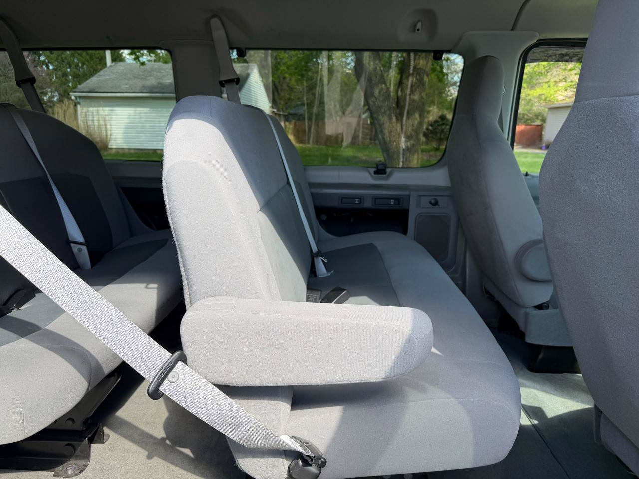 Used 2012 Ford E-150 and Econoline 150 Wagon RWD image 3