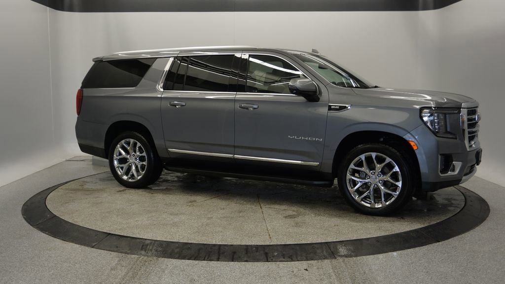 Used 2021 GMC Yukon XL SLT w/ SLT Premium Package image 14