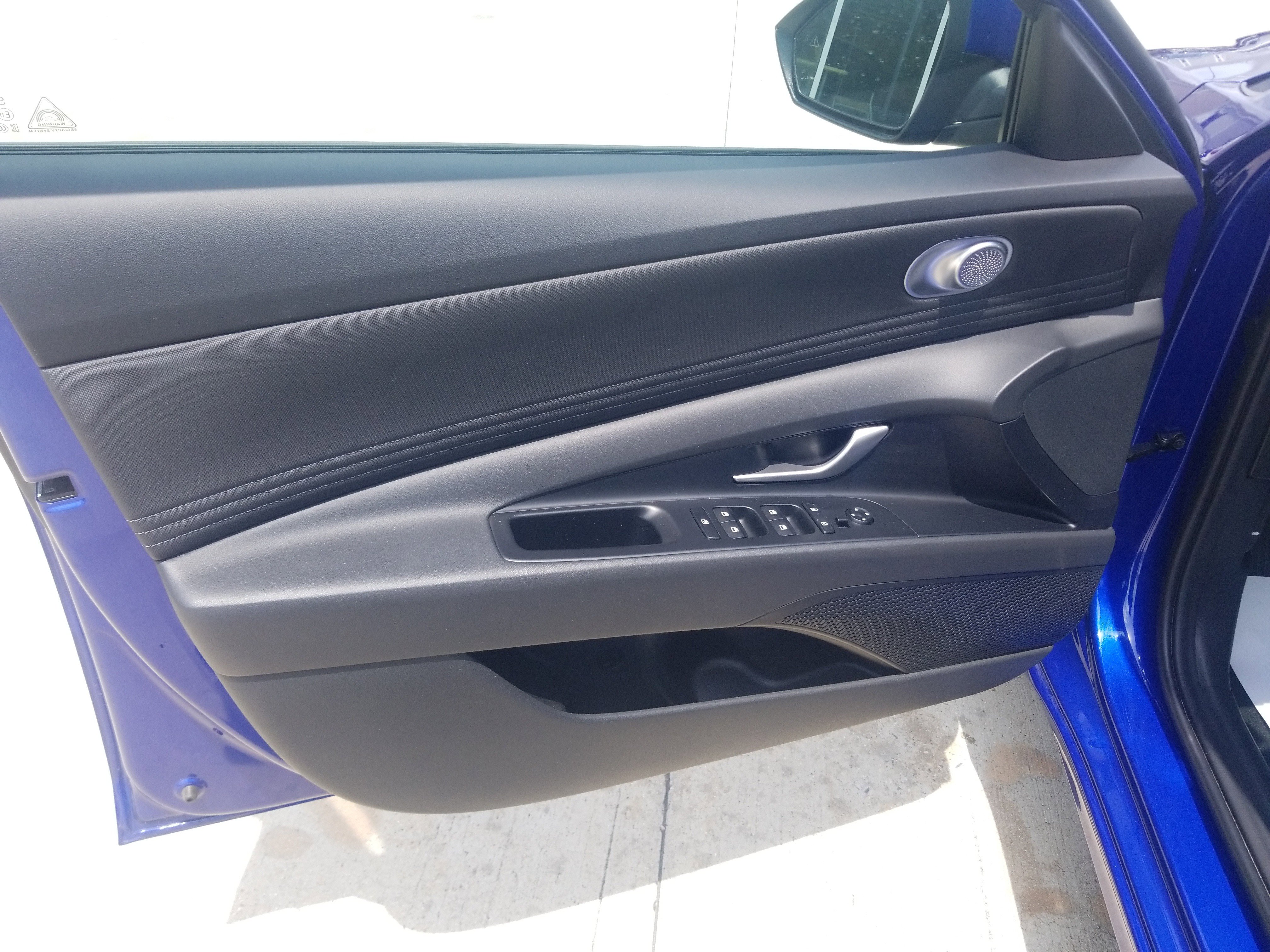 Used 2025 Hyundai Elantra SEL FWD image 9