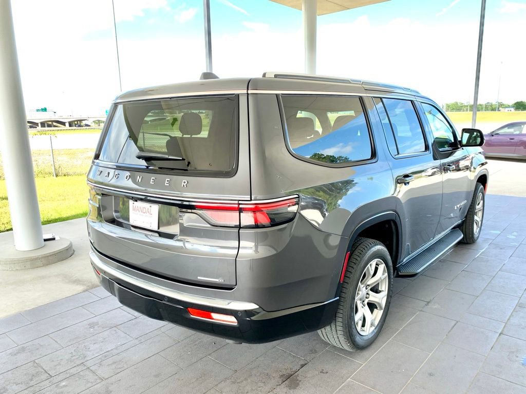 Used 2022 Jeep Wagoneer Series II AWD/4WD image 6