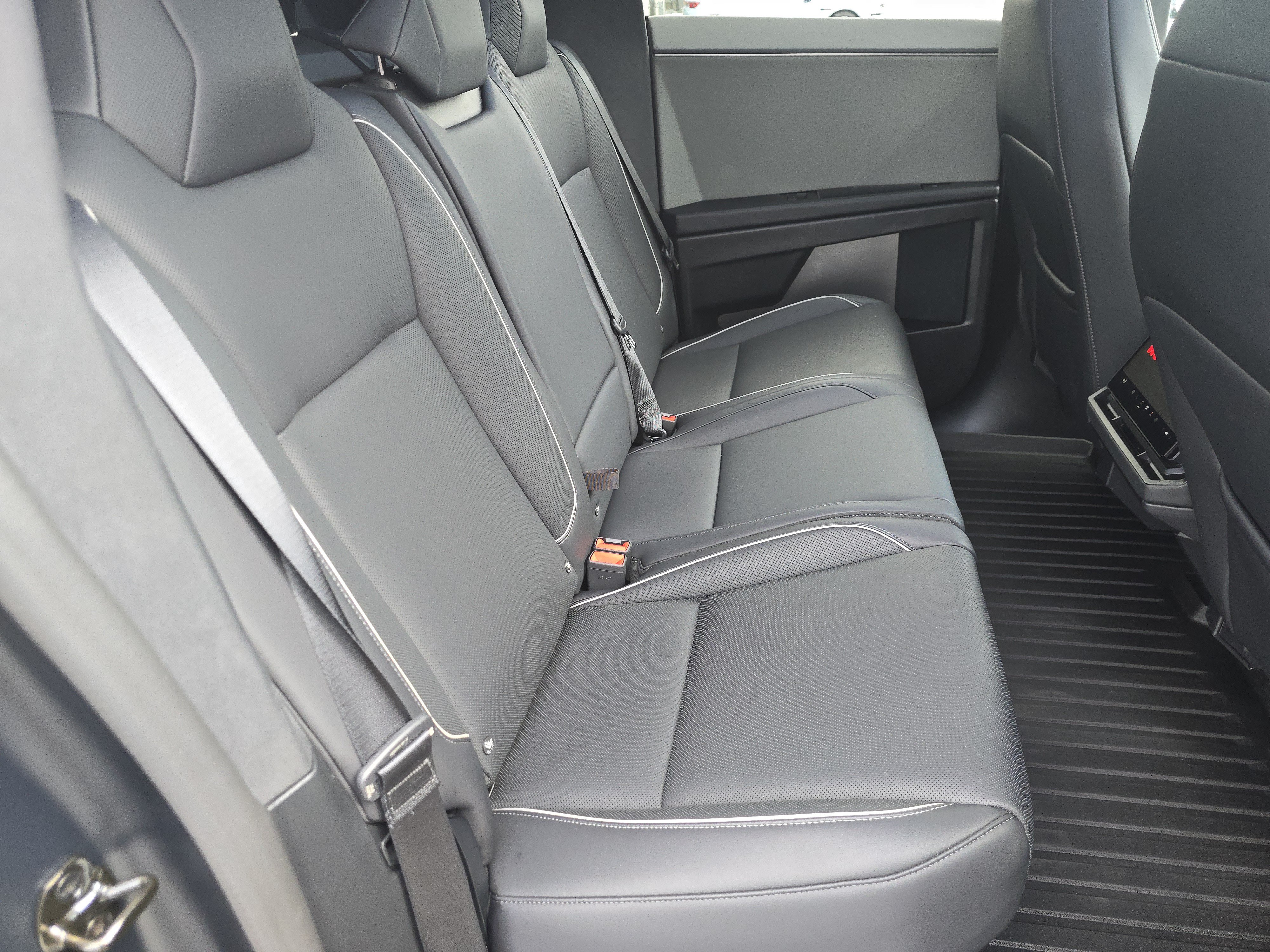 Used 2024 Tesla Cybertruck AWD Crew Cab image 19