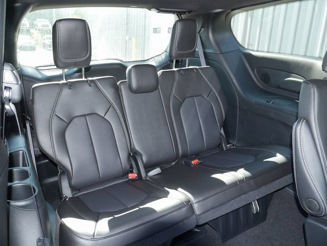 New 2026 Chrysler Pacifica Select AWD/4WD image 19