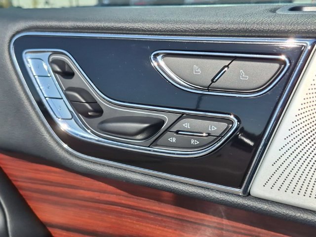 Used 2023 Lincoln Navigator Reserve AWD/4WD image 14