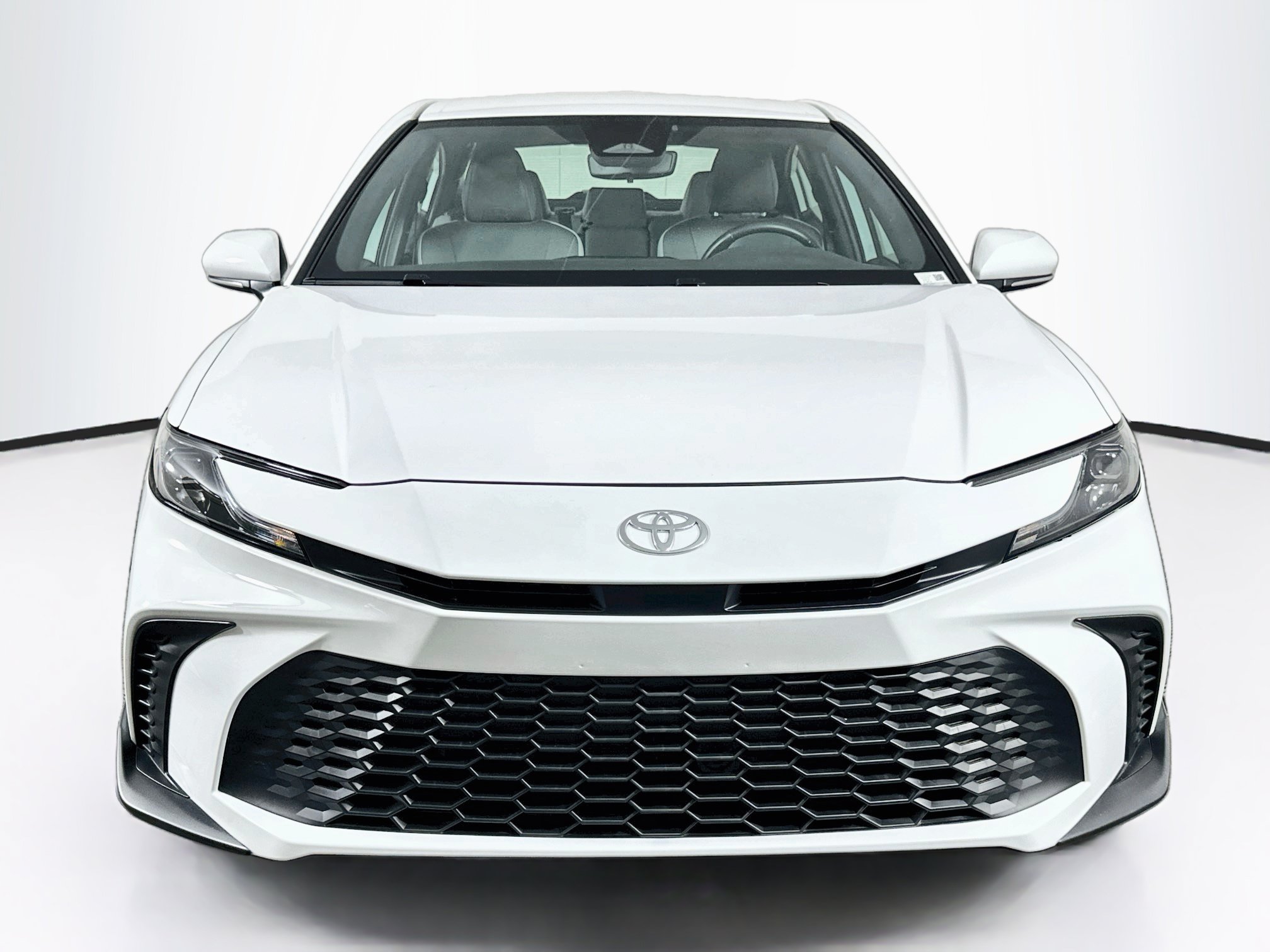 Used 2025 Toyota Camry SE FWD image 2