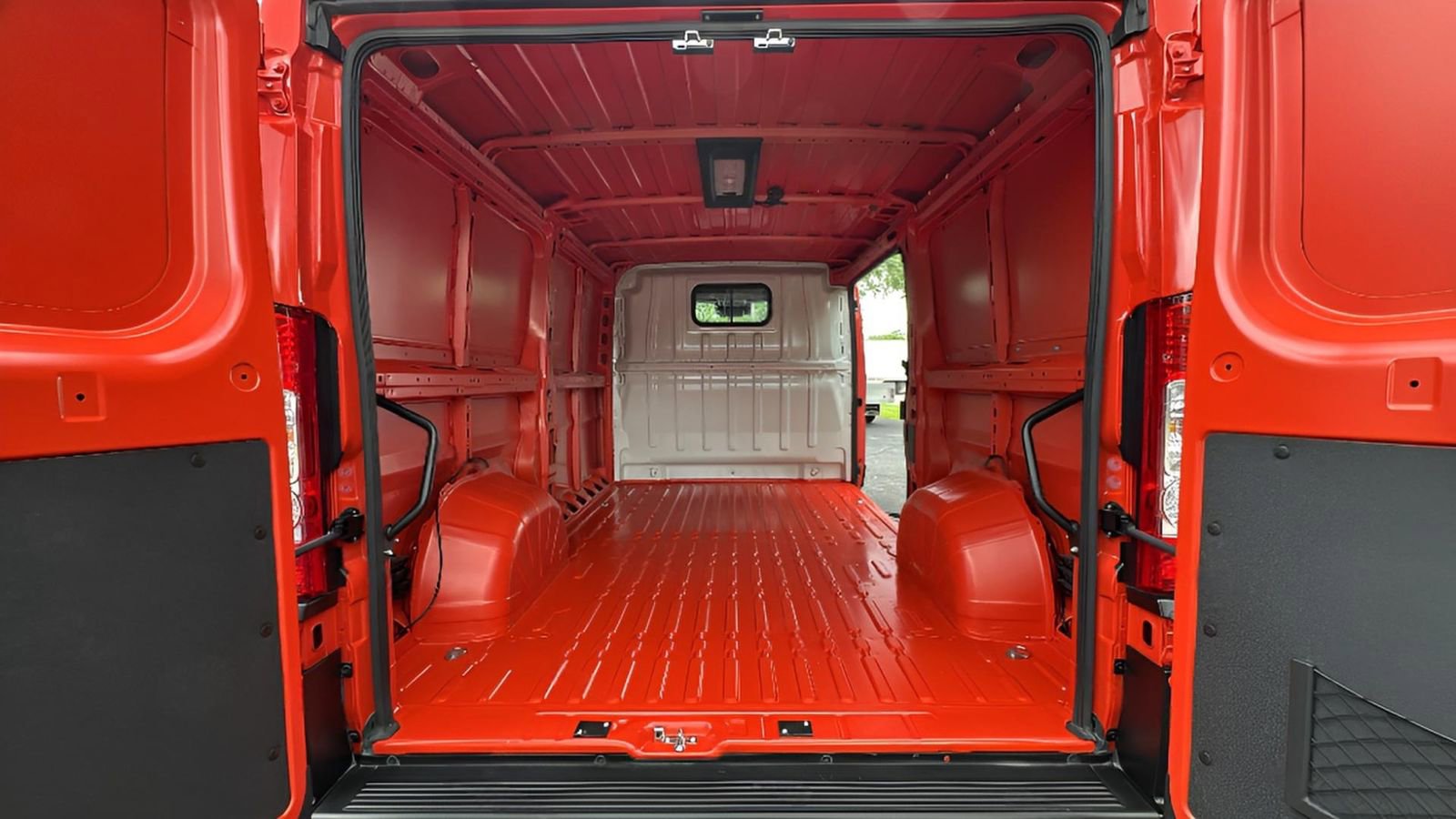 New 2025 RAM ProMaster 2500 w/ Quick Order Package 22H SLT+ FWD image 12