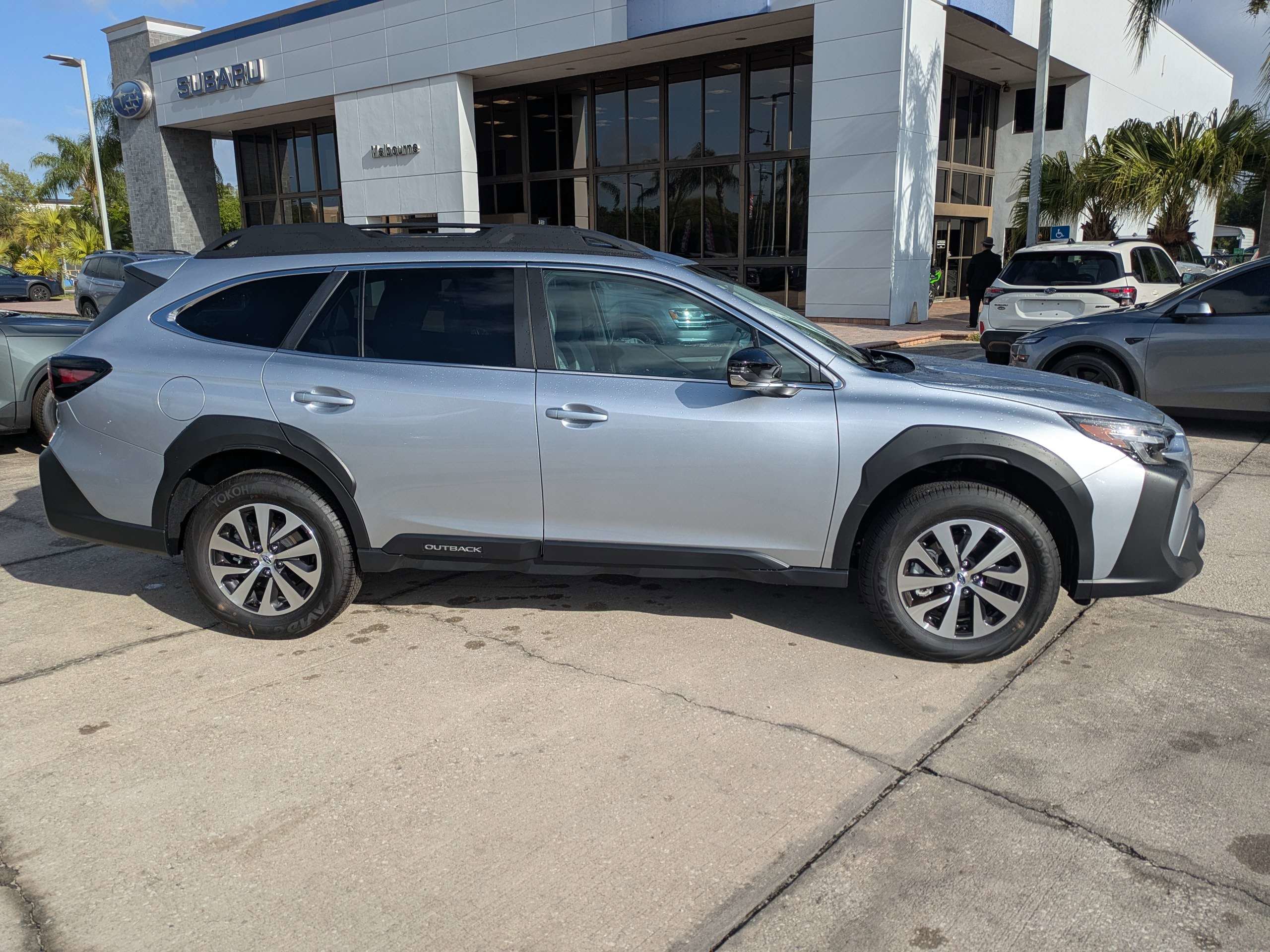 Certified 2025 Subaru Outback Premium w/ Popular Package #1A image 3