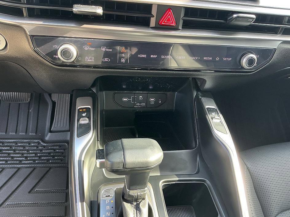 Used 2025 Kia Sorento EX image 15