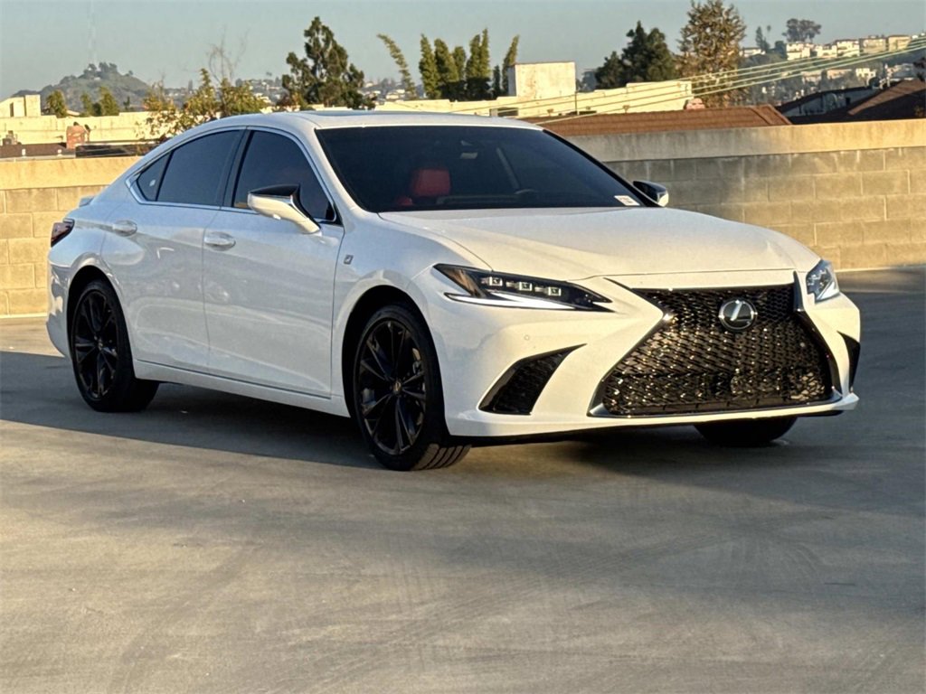 Used 2024 Lexus ES 300h F Sport image 2