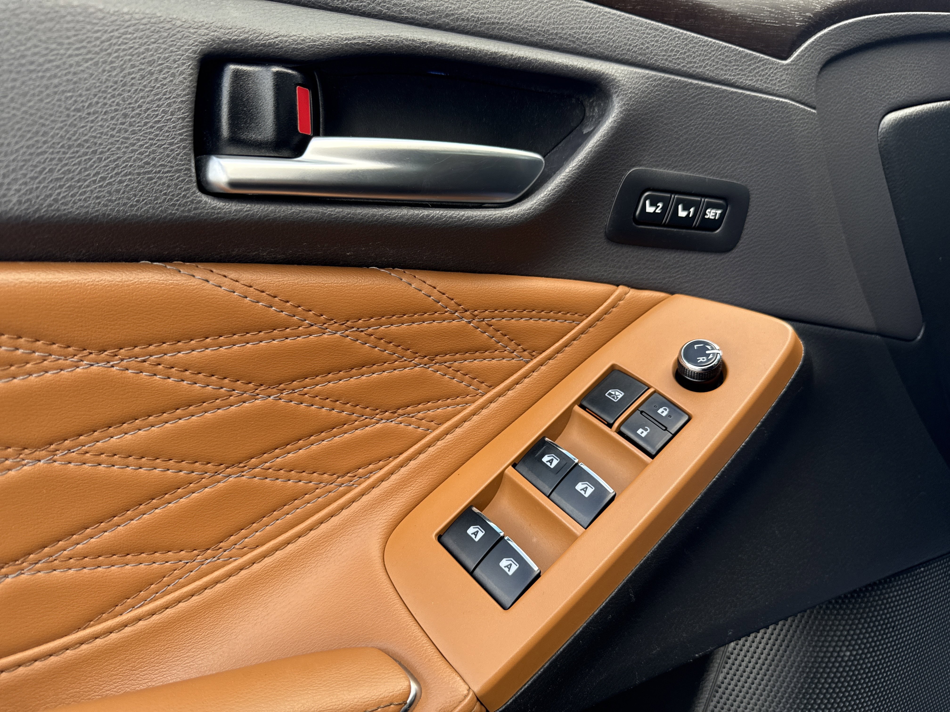 Used 2019 Toyota Avalon Limited w/ All Weather Liner Package image 11