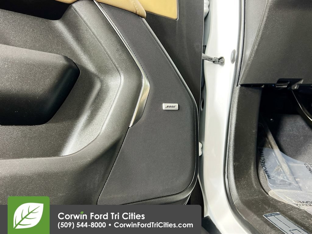 Used 2022 Chevrolet Suburban Premier AWD/4WD image 13