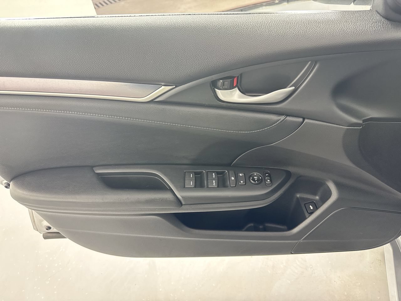 Used 2016 Honda Civic EX-L image 24