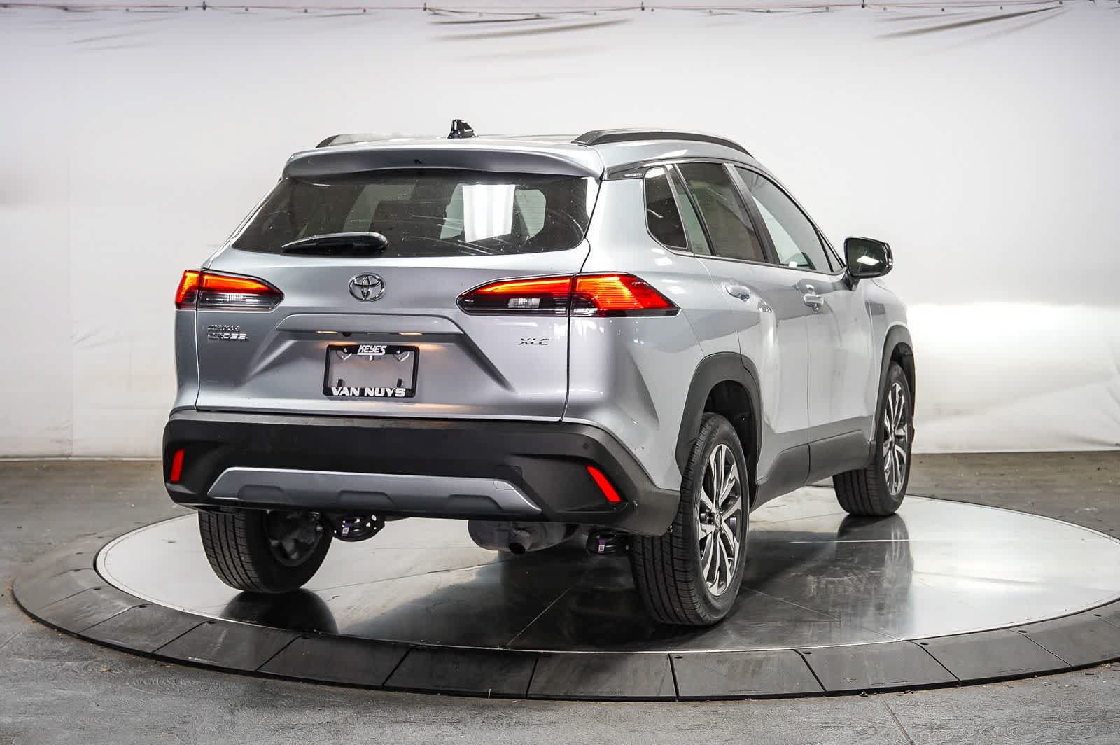 Certified 2025 Toyota Corolla Cross XLE FWD image 4