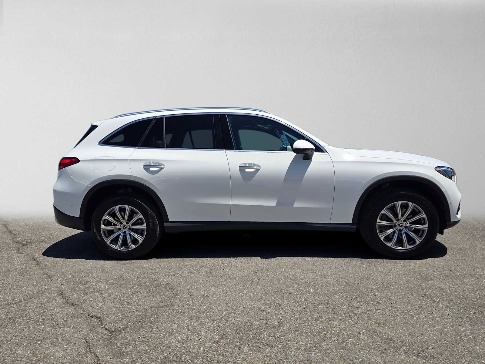 Used 2026 Mercedes-Benz GLC 300 image 3