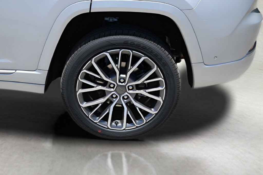 New 2026 Jeep Grand Cherokee Summit AWD/4WD image 9