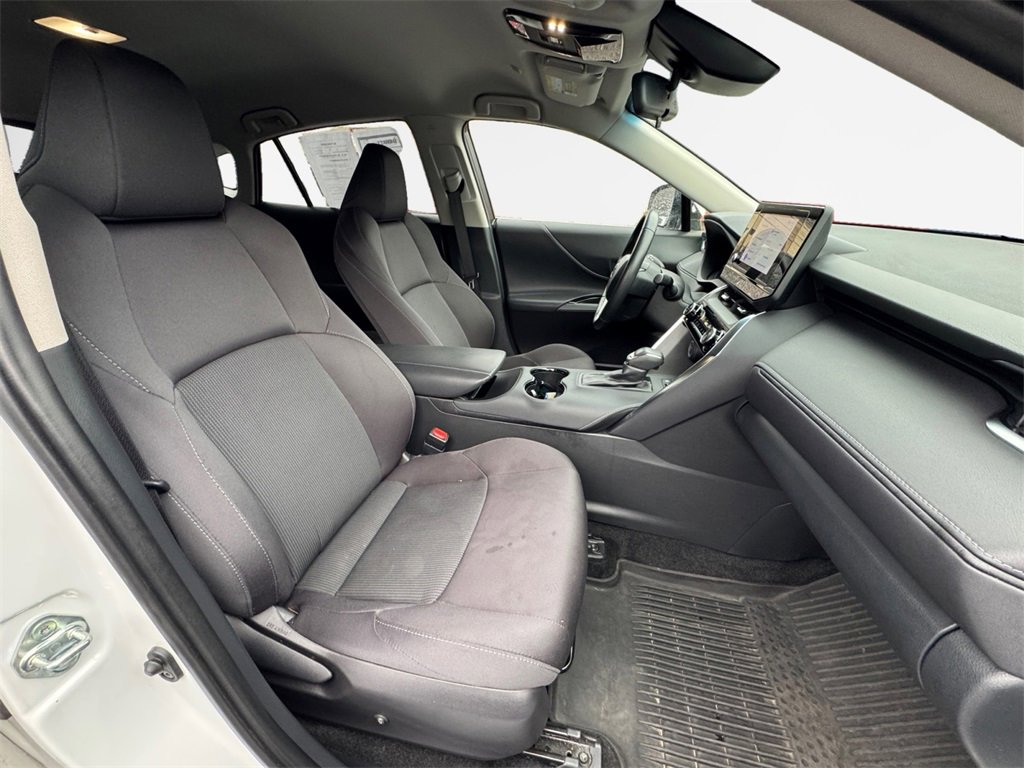 Used 2023 Toyota Venza LE image 28