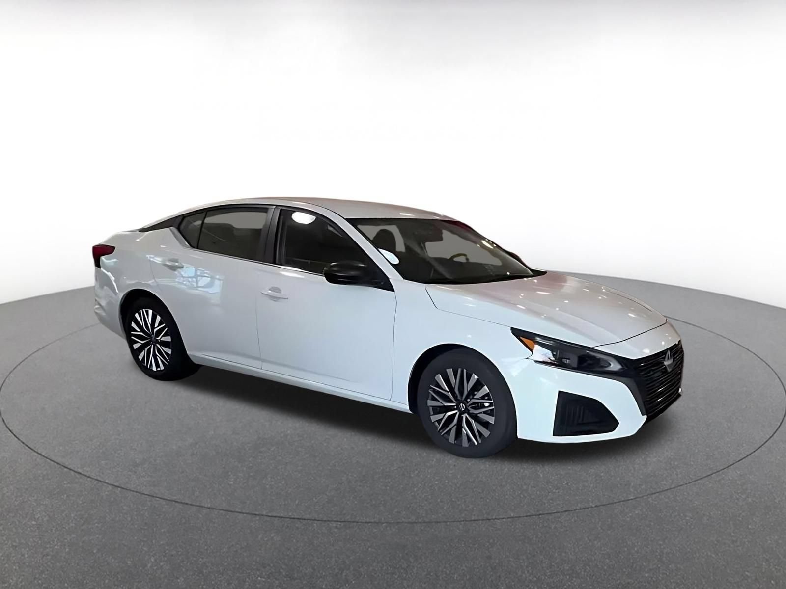 Used 2026 Nissan Altima 2.5 SV FWD image 2