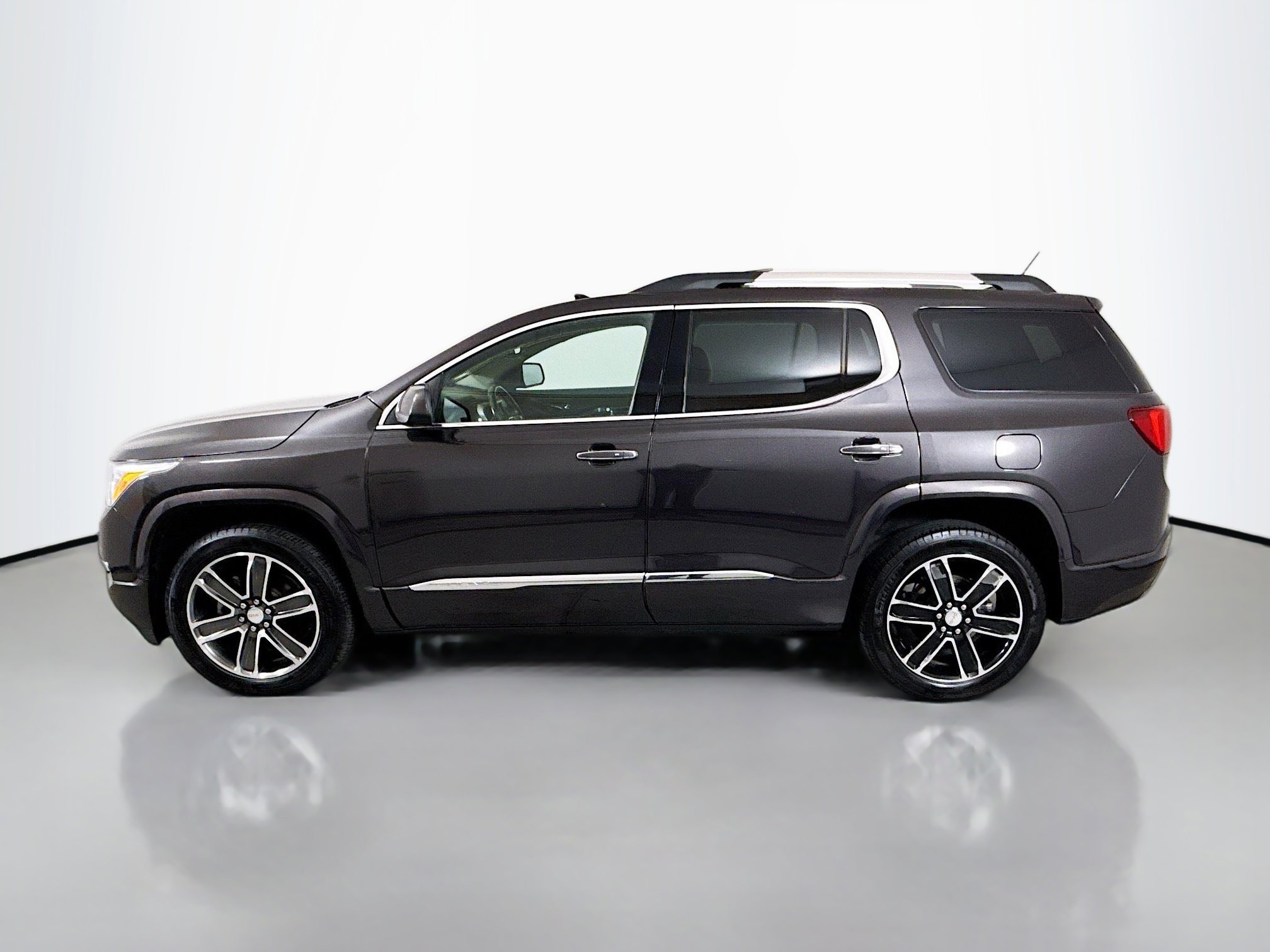 Used 2019 GMC Acadia Denali w/ Technology Package image 4