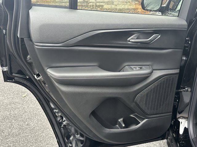 New 2025 Jeep Grand Cherokee Laredo image 23