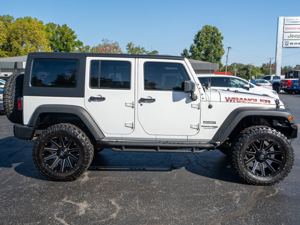 Used 2018 Jeep Wrangler Unlimited Sport w/ LED Lighting Group AWD/4WD image 5