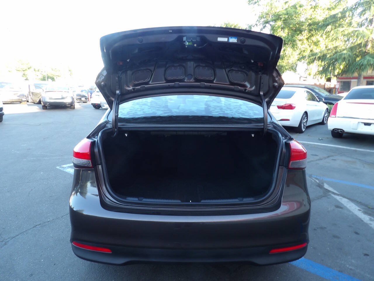 Used 2017 Kia Forte LX FWD image 10