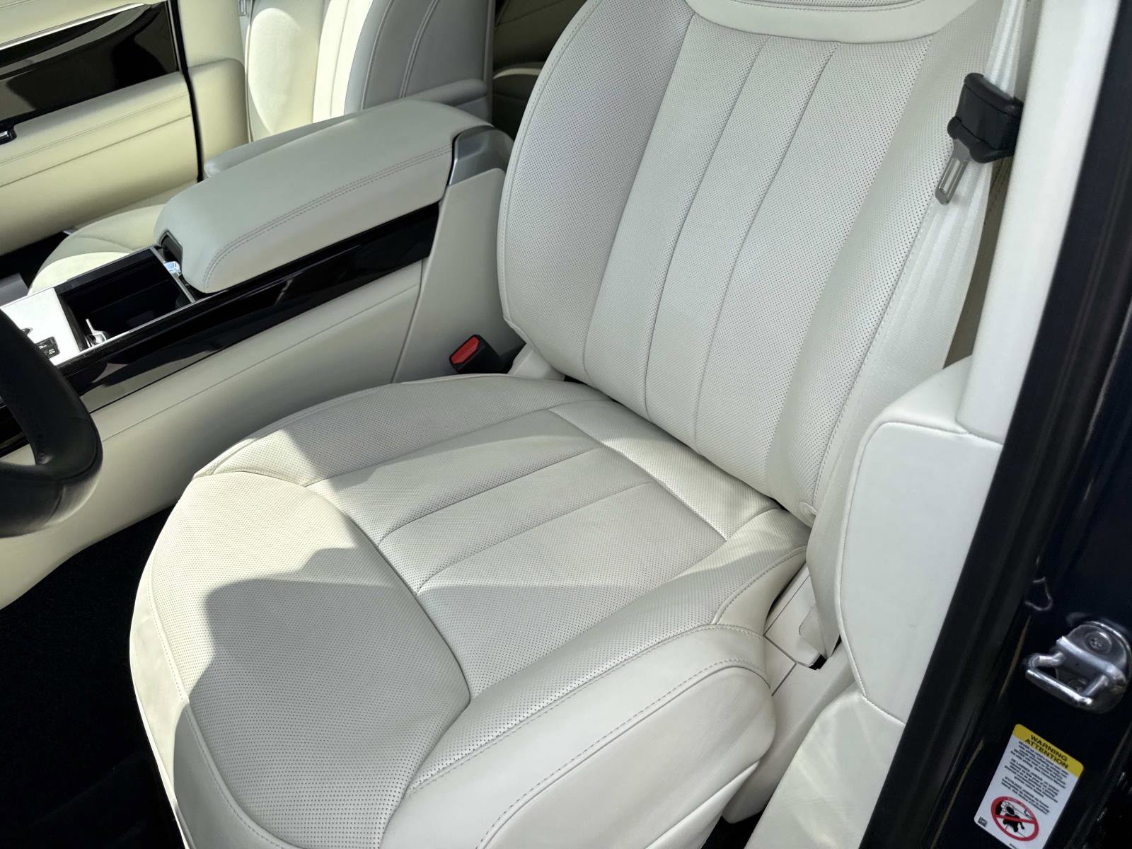 Used 2026 Land Rover Range Rover Long Wheelbase SE image 21