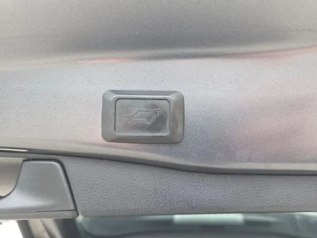 Used 2021 Toyota RAV4 XLE Premium image 53